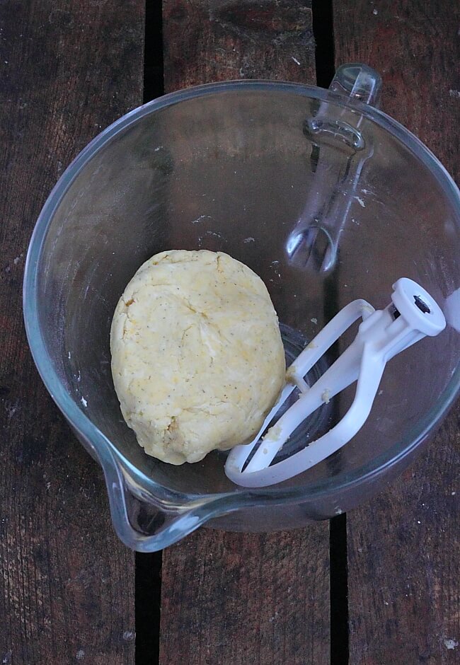 Приготовление - Простой пирог с сливочным сыром, мятой и огурцом - Шаг 2