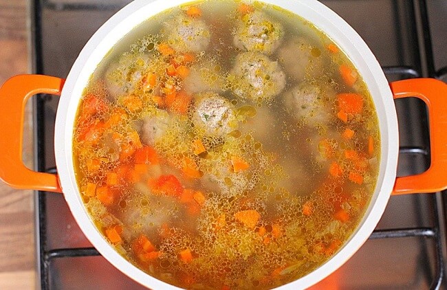 Приготовление - Суп с фрикадельками: как приготовить идеальный суп - Шаг 10