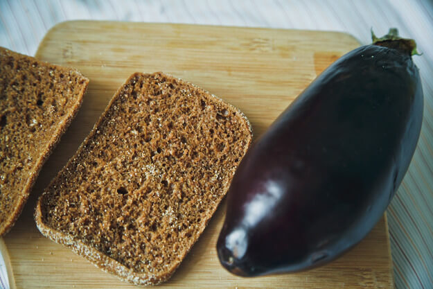 Приготовление - Вегетарианский сэндвич с баклажаном и соусом из брокколи - Шаг 3