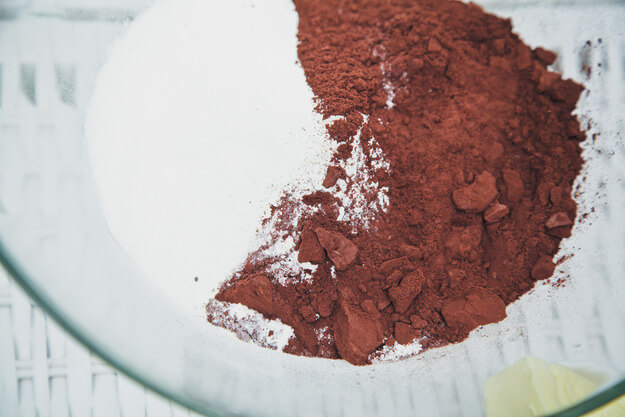 Приготовление - Шоколадный пирог с вишней: простой пошаговый рецепт - Шаг 2