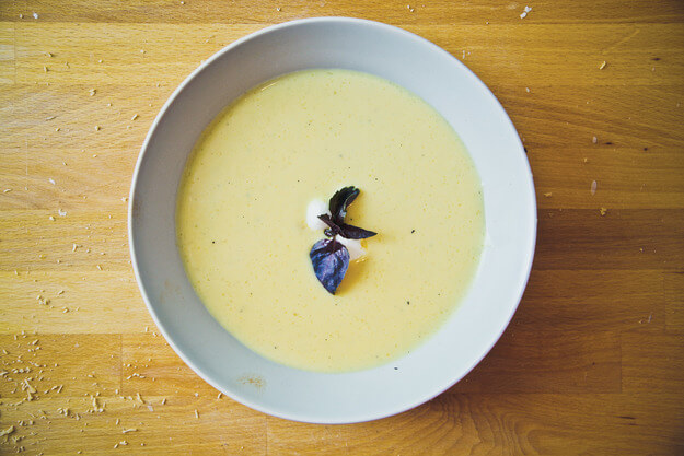 Приготовление - Ароматный сырный суп с моцареллой и бальзамическим уксусом - Шаг 5