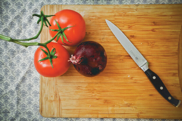 Приготовление - Быстрый салат со свежими овощами и кальмарами - Шаг 2