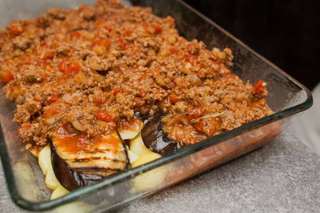 Приготовление - Мусака по-гречески с баклажанами и мясом под соусом бешамель - Шаг 10