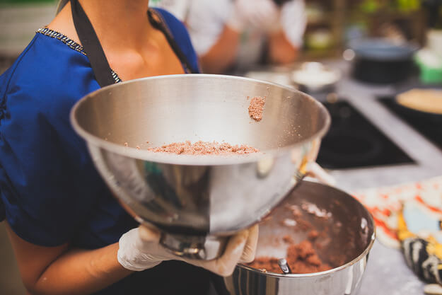 Приготовление - Домашнее печенье амаретти с шоколадом и орехами - Шаг 1
