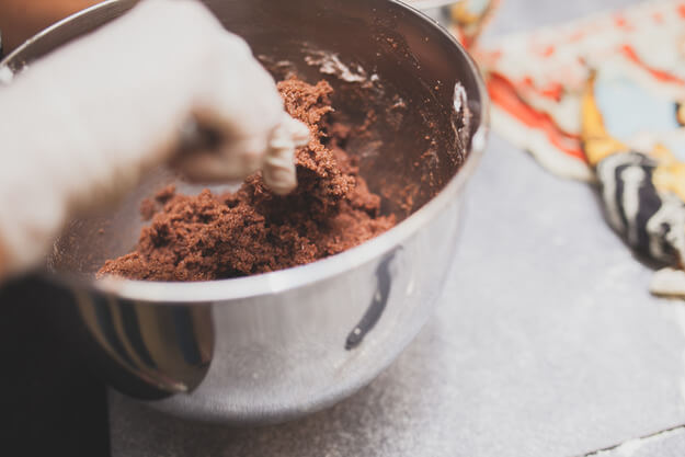 Приготовление - Домашнее печенье амаретти с шоколадом и орехами - Шаг 5