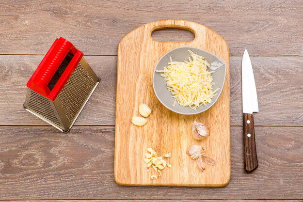 Приготовление - Форель с базиликом, картофелем и оливками - Шаг 3