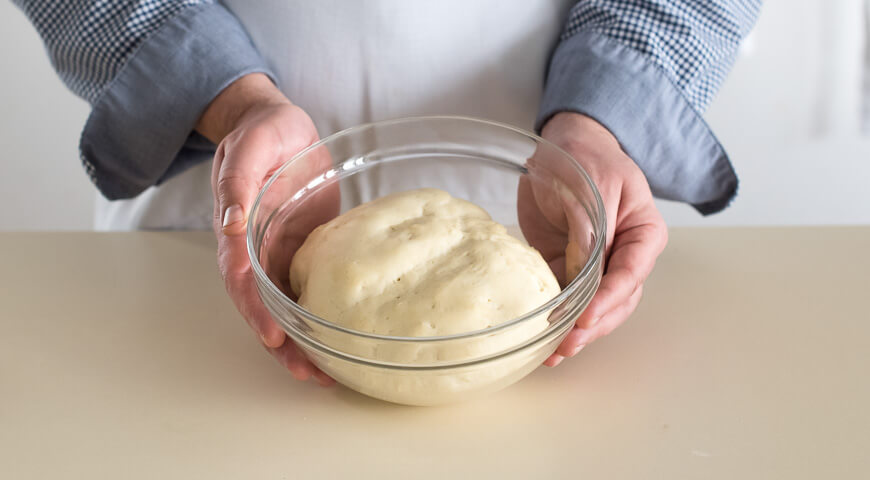 Приготовление - Постные пирожки из дрожжевого теста с картошкой и луком - Шаг 1