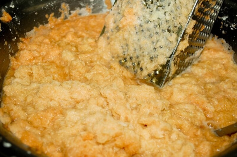 Приготовление - Рецепт неповторимых картофельных колбасок с грибами - Шаг 2
