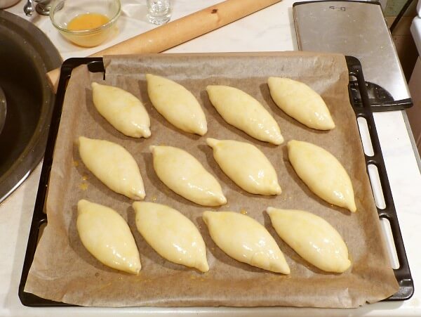 как приготовить вкусный пирожки с солеными огурцами