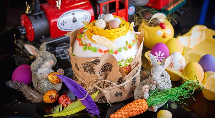 Простой рецепт кулича с изюмом, фундуком и цукатами