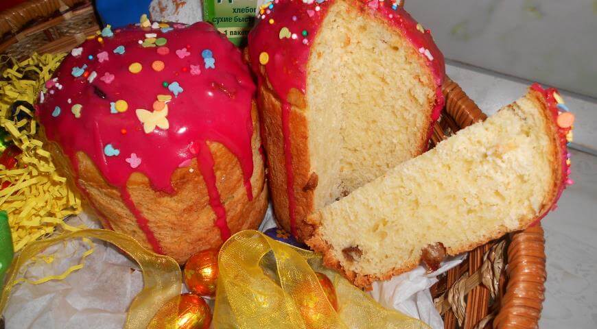 Рецепт творожного кулича (пасхи) с изюмом и вишневой глазурью