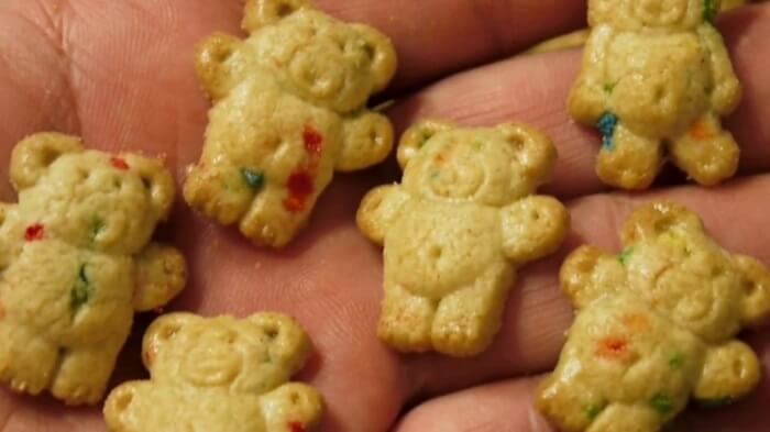 ВНИМАНИЕ, не покупайте своим детям эти 5 детских «вкусняшек», они могут содержать нефть и провоцировать рак!
