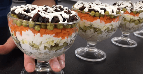 Салат «Прага» с курицей и черносливом: пошаговый рецепт