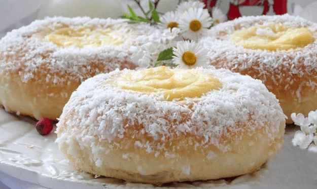 Простые и вкусные булочки «Гнезда» на дрожжах с заварным кремом