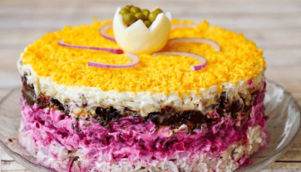 Вкуснейший слоеный салат «Граф» со свеклой и курицей