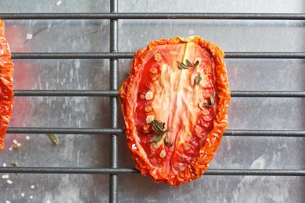 Приготовление - Рецепт приготовления вяленых томатов в домашних условиях - Шаг 3