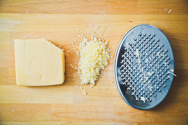 Приготовление - Ароматный сырный суп с моцареллой и бальзамическим уксусом - Шаг 4