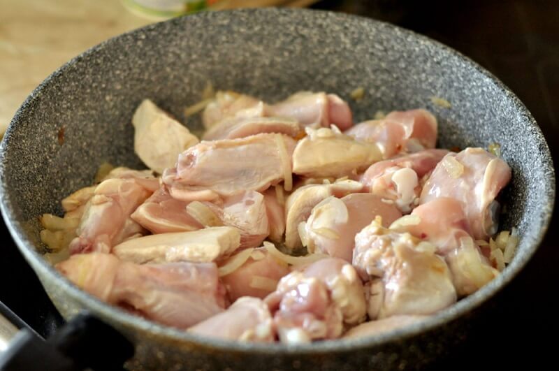 Приготовление - Курица в сметанно-чесночном соусе по-узбекски - Шаг 2