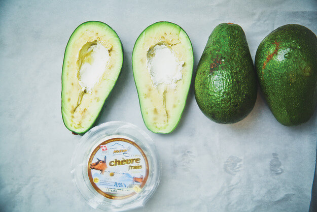 Приготовление - Авокадо запеченное с яйцом. Божественный вкус! - Шаг 2