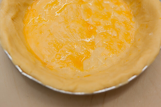 Приготовление - Французский открытый пирог киш с лососем, шпинатом и сливочным сыром - Шаг 5