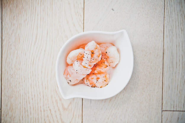 Приготовление - Спринг-роллы с морепродуктами, овощами и пряным соусом - Шаг 2