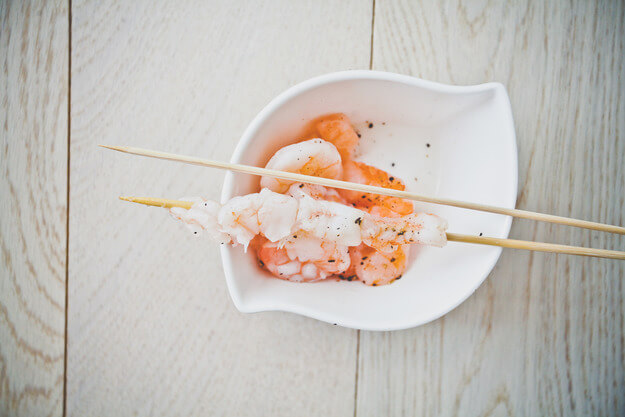 Приготовление - Спринг-роллы с морепродуктами, овощами и пряным соусом - Шаг 3