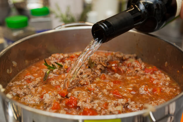 Приготовление - Мусака по-гречески с баклажанами и мясом под соусом бешамель - Шаг 7