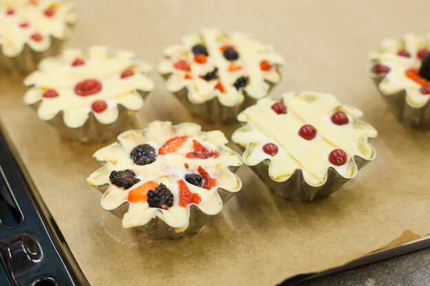 Приготовление - Итальянские пирожные со свежими ягодами и рикоттой в домашних условиях - Шаг 8