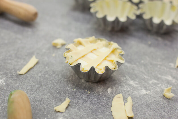 Приготовление - Итальянские пирожные со свежими ягодами и рикоттой в домашних условиях - Шаг 7