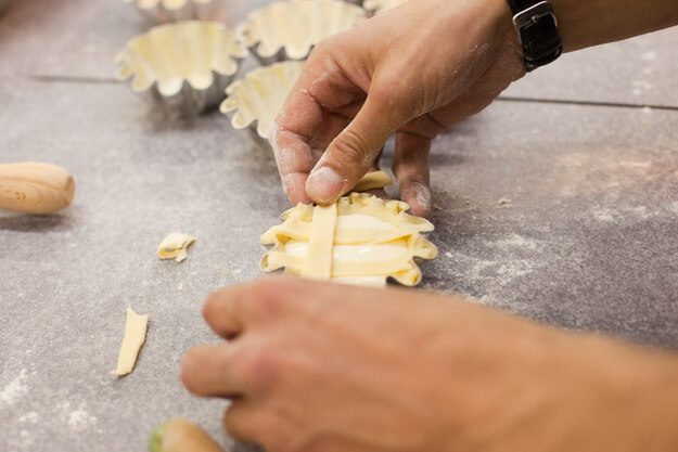 Приготовление - Итальянские пирожные со свежими ягодами и рикоттой в домашних условиях - Шаг 6