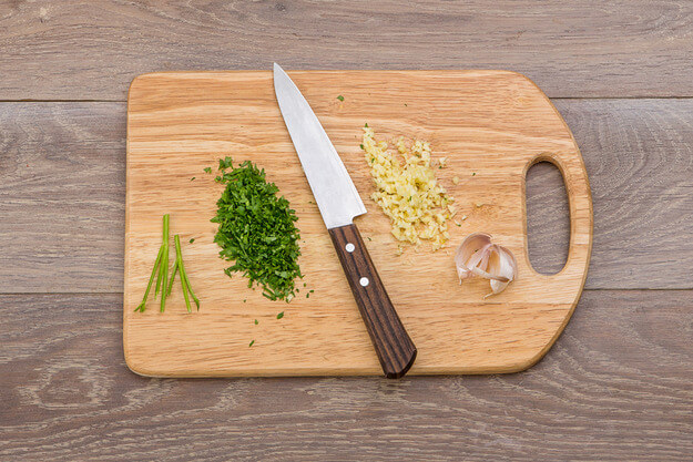 Приготовление - Теплый зеленый салат с грибами - Шаг 2