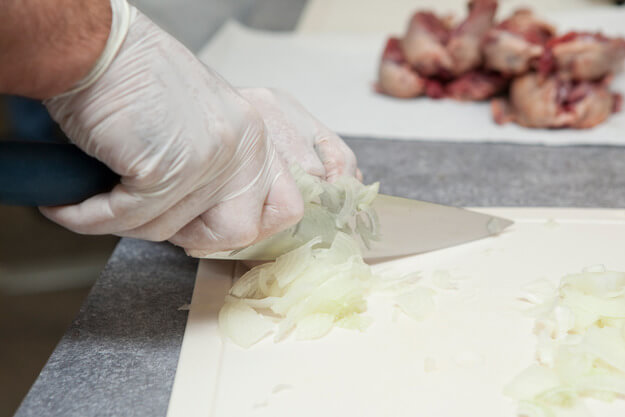 Приготовление - Перепелка в белом вине со свежими овощами и зеленью - Шаг 3