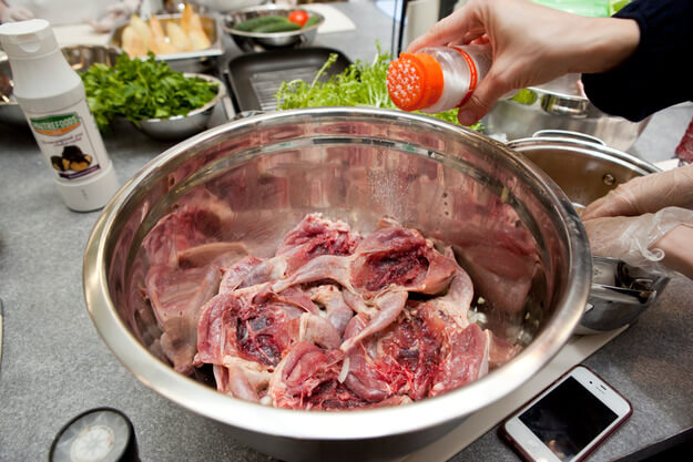 Приготовление - Перепелка в белом вине со свежими овощами и зеленью - Шаг 4