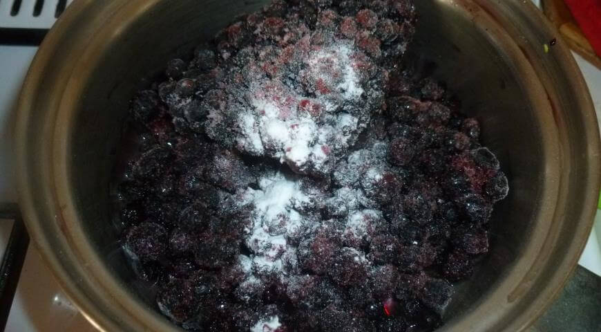 Приготовление - Как приготовить вкусный постный пирог с черникой - Шаг 4