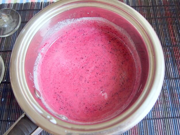 Приготовление - Аппетитная панна-котта на агар-агаре из ягод смородины - Шаг 5