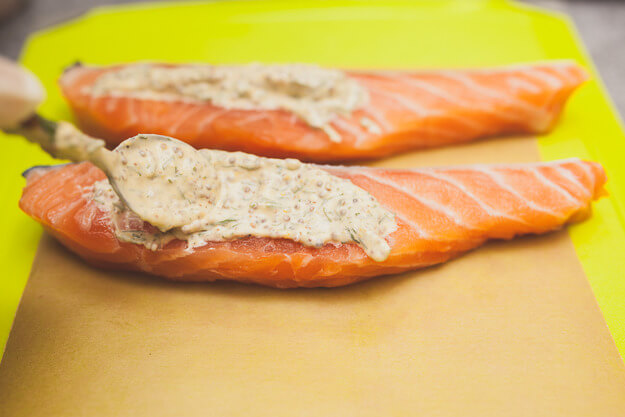 Приготовление - Аппетитный лосось в горчичной глазури с салатом - Шаг 5