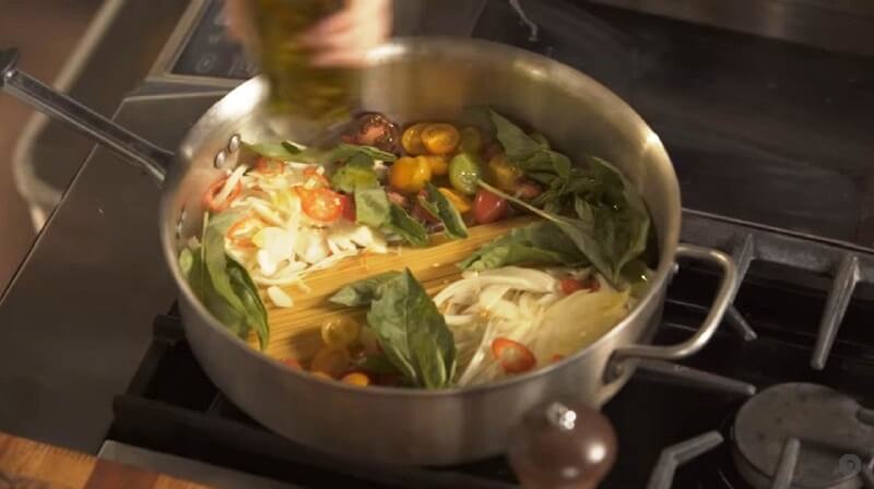 Приготовление - Как приготовить настоящую итальянскую пасту с сыром и базиликом - Шаг 5
