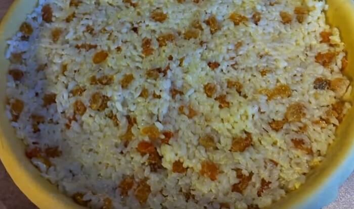 Приготовление - Рецепт приготовления необычного закрытого пирога с рисом и изюмом - Шаг 6