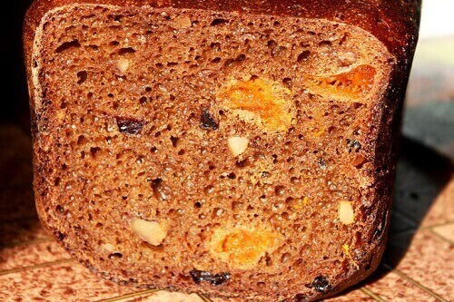 Ржаной хлеб на закваске с сухофруктами