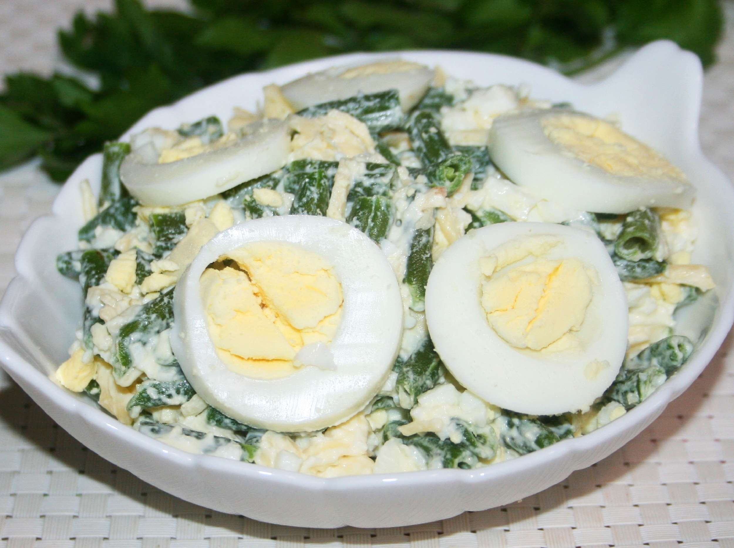 Салат из стручковой фасоли с яйцом