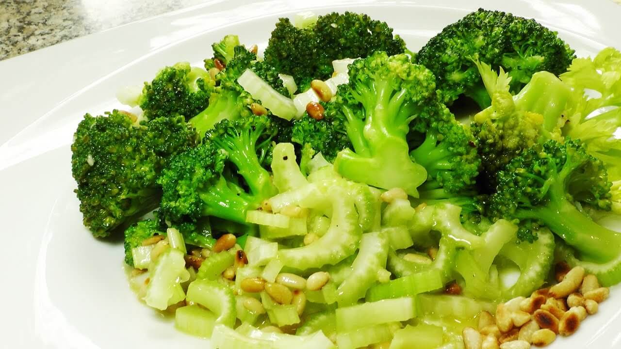 Салат Грация с брокколи и цветной капустой