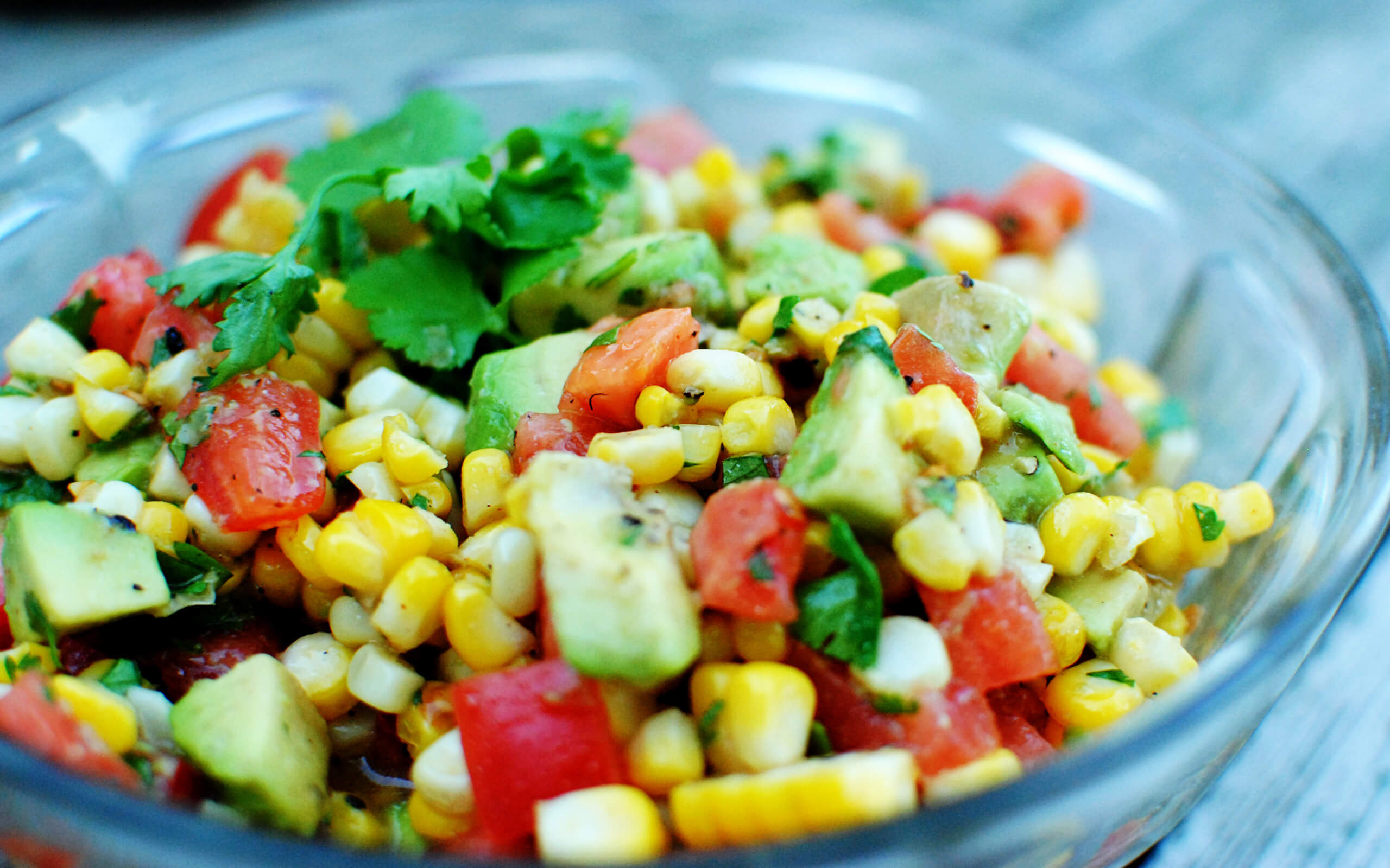 Салат из овощей с кукурузой