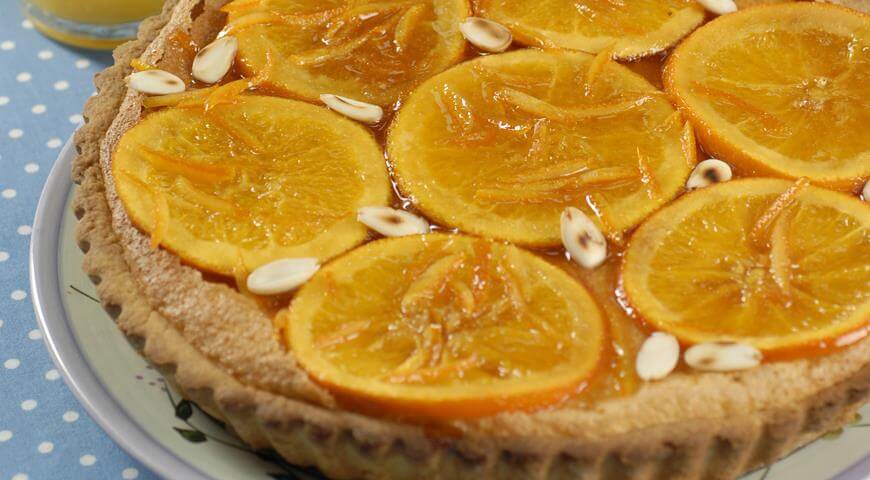 Ароматный пирог с йогуртом, мандаринами и миндалем