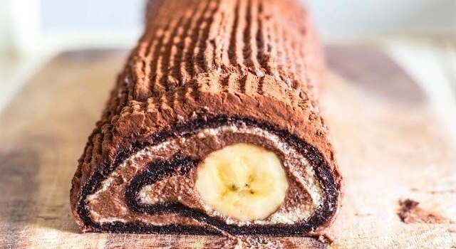 Домашний шоколадный рулет с бананом за 15 минут!