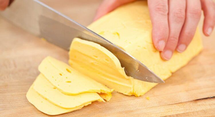 Как приготовить вкусный твердый сыр в домашний условиях