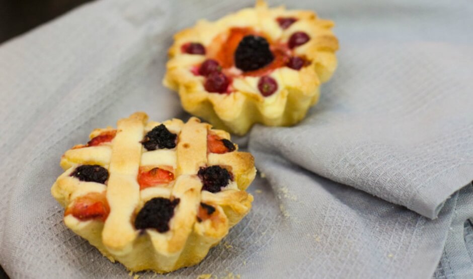 Итальянские пирожные со свежими ягодами и рикоттой в домашних условиях