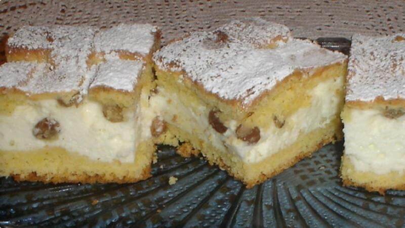 Изумительно вкусный, простой, быстрый творожный пирог с изюмом. Малыши его обожают!