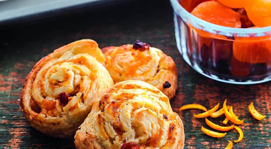 Как приготовить в домашних условиях вкусные булочки «Вертушки» с сухофруктами