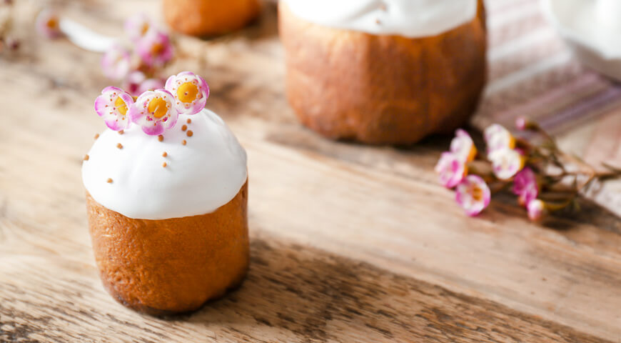 Дрожжевой пасхальный кулич на кефире Дрожжевой пасхальный кулич на кефире