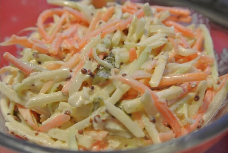 Простой и вкусный овощной салат из брокколи